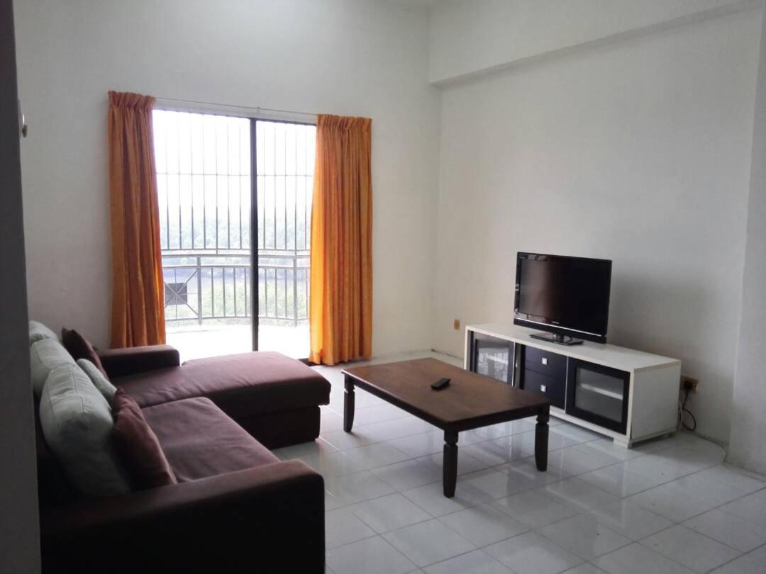Desair Apartment By Scht Lumut Exterior photo