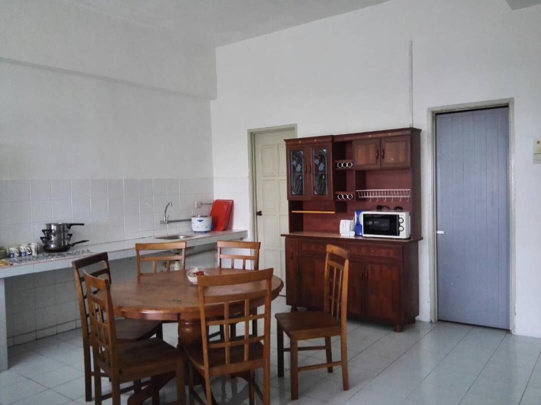 Desair Apartment By Scht Lumut Exterior photo